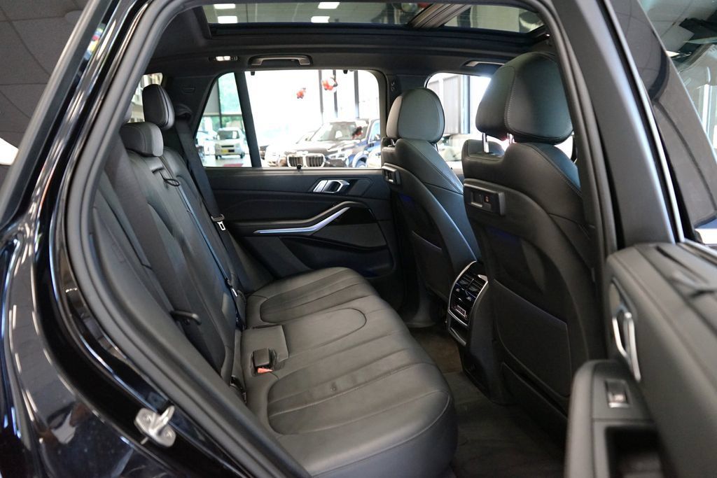 Used 2021 BMW X5 xDrive40i w/ Executive Package AWD/4WD image 15