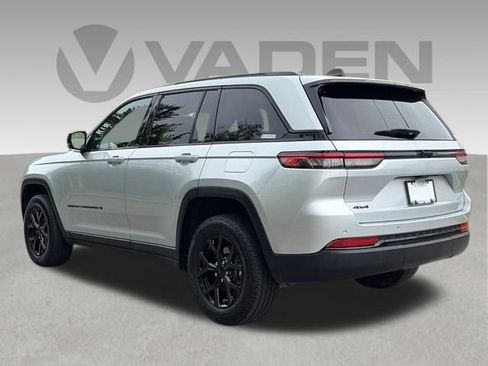 Used 2024 Jeep Grand Cherokee Altitude AWD/4WD image 21