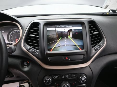 Used 2016 Jeep Cherokee Limited AWD/4WD image 29