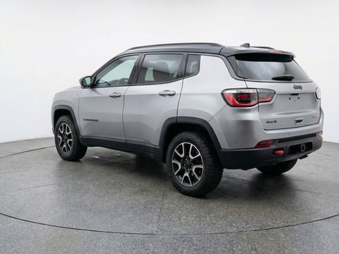 Used 2025 Jeep Compass Trailhawk w/ Trailer Tow Group AWD/4WD image 6