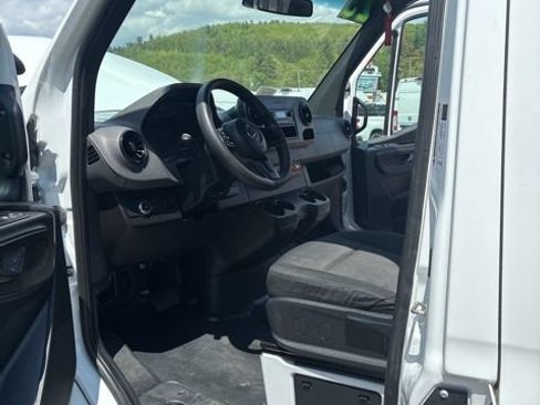 Used 2023 Mercedes-Benz Sprinter 2500 image 26