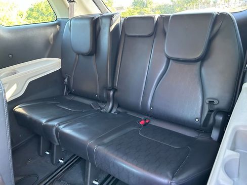 Used 2022 Kia Carnival LX FWD image 14