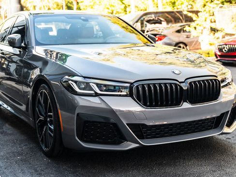 Used 2021 BMW 530i w/ M Sport Package RWD image 5
