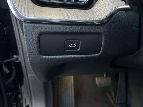 New 2026 Volvo XC60 B5 Ultra w/ Protection Package Premier image 11