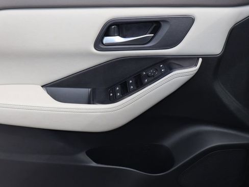 Certified 2025 Nissan Rogue SV AWD/4WD image 18
