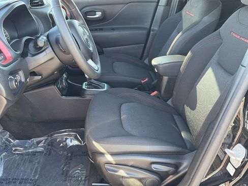 Used 2023 Jeep Renegade Trailhawk image 28