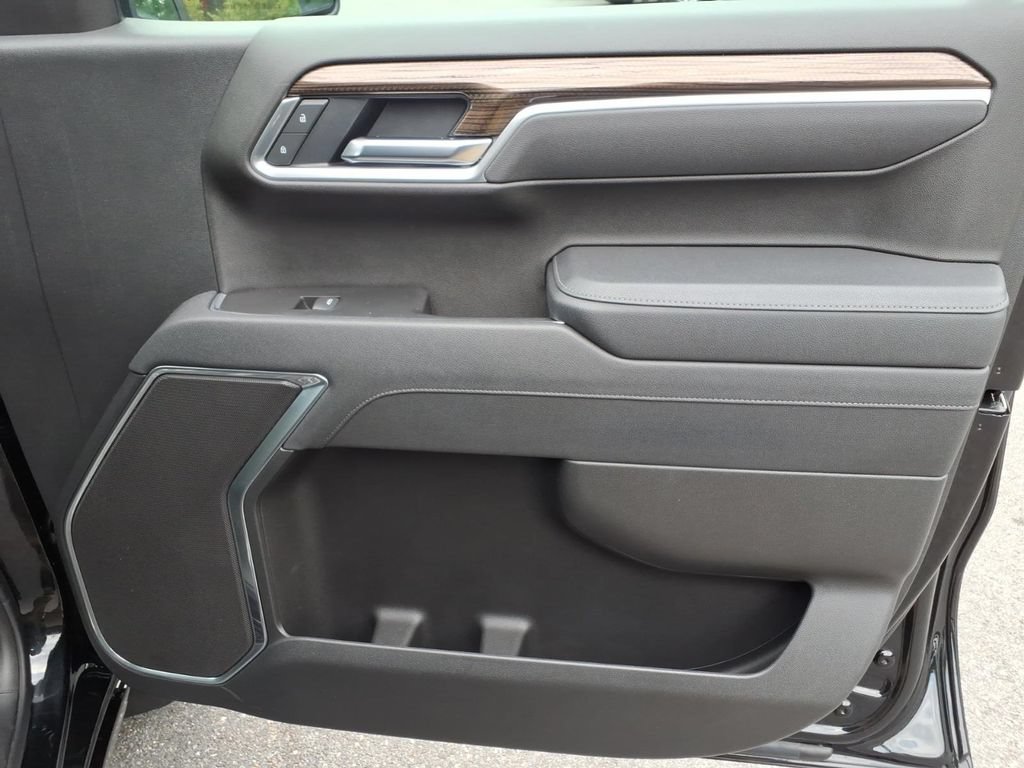 Certified 2025 Chevrolet Silverado 1500 LT AWD/4WD image 19