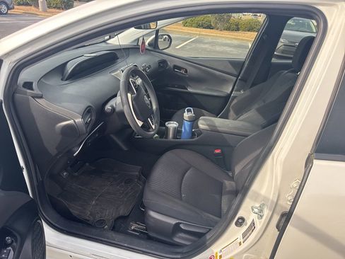 Used 2017 Toyota Prius Two w/ Carpet Mat Package image 8