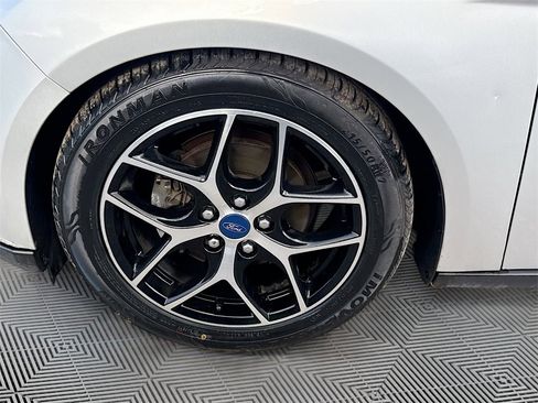 Used 2017 Ford Focus SEL image 32