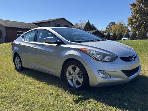Used 2013 Hyundai Elantra GLS w/ Preferred Pkg image 5