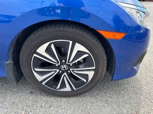 Used 2018 Honda Civic EX-T image 9