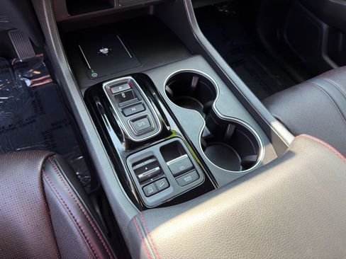 Used 2025 Honda Pilot Black Edition image 24