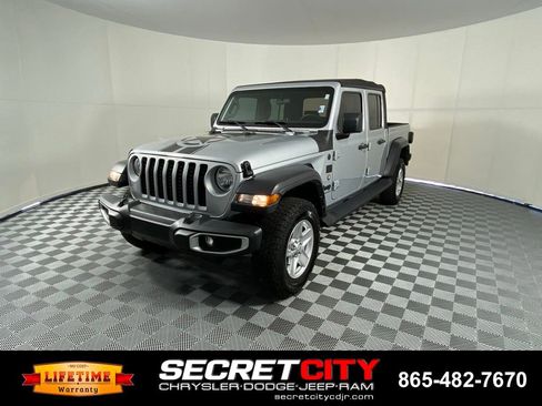 Used 2023 Jeep Gladiator Sport AWD/4WD image 3