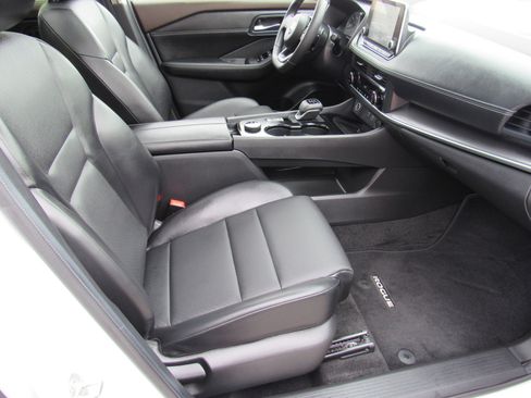 Used 2023 Nissan Rogue SV w/ SV Premium B Package image 30