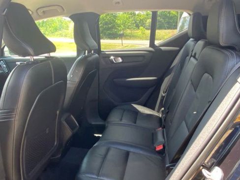Used 2022 Volvo XC40 T5 Momentum AWD/4WD image 8