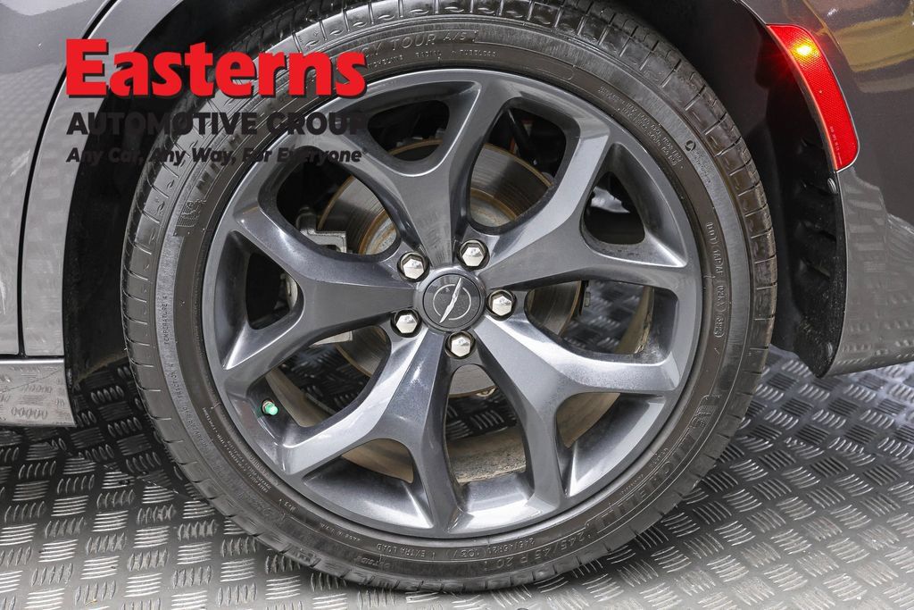 Used 2023 Chrysler 300 S RWD image 10