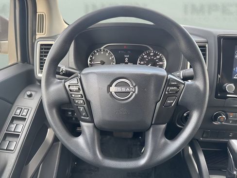 Used 2023 Nissan Frontier SV image 13
