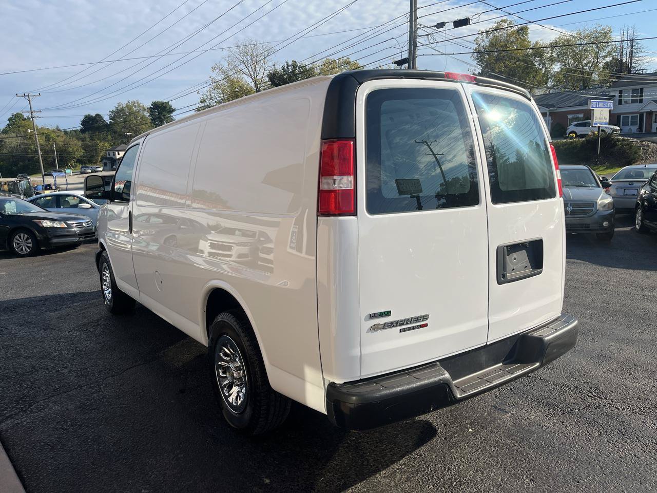 Used 2011 Chevrolet Express 1500 AWD image 8