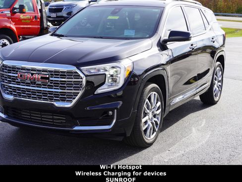 Used 2024 GMC Terrain Denali w/ Denali Premium Package image 3