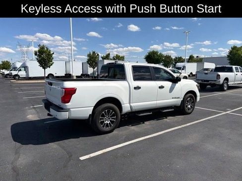 Used 2022 Nissan Titan SV w/ SV Convenience Package AWD/4WD image 3
