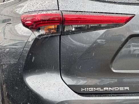 Used 2020 Toyota Highlander LE image 13