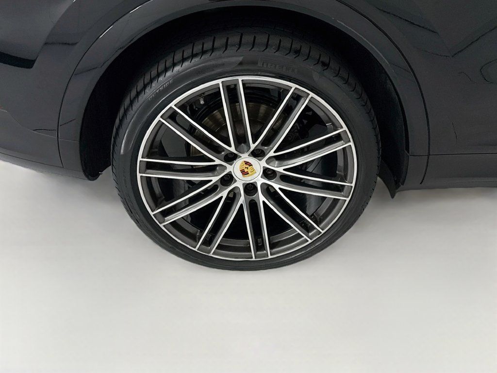 Certified 2023 Porsche Cayenne AWD/4WD image 33
