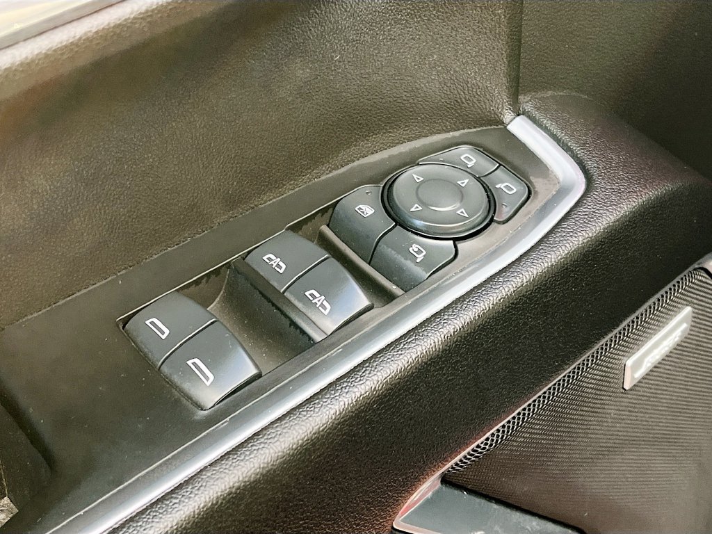 Used 2025 Chevrolet Silverado 1500 LTZ AWD/4WD image 18
