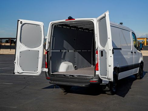 Used 2025 Mercedes-Benz Sprinter 2500 image 8
