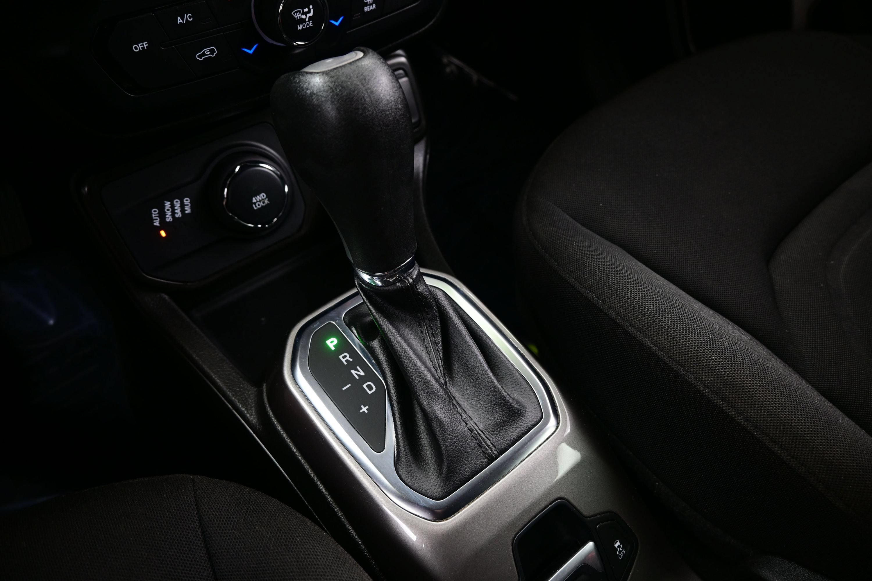 Used 2022 Jeep Renegade Latitude AWD/4WD image 21
