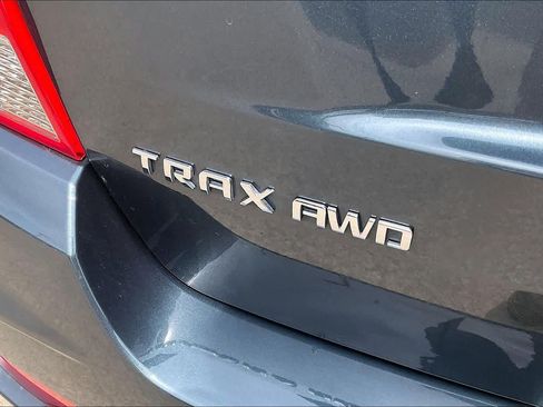 Used 2022 Chevrolet Trax LS w/ Tint and Cruise Package AWD/4WD image 10