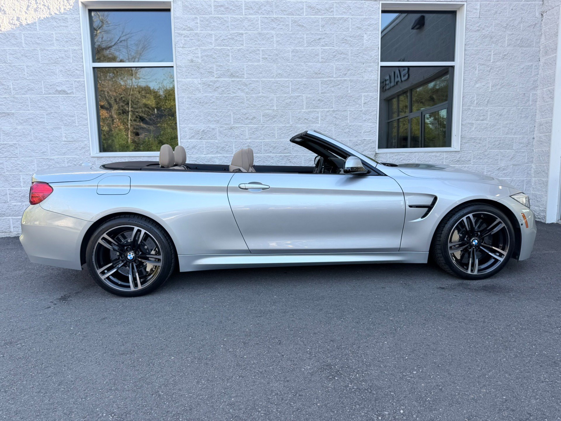 Used 2015 BMW M4 Convertible RWD image 38
