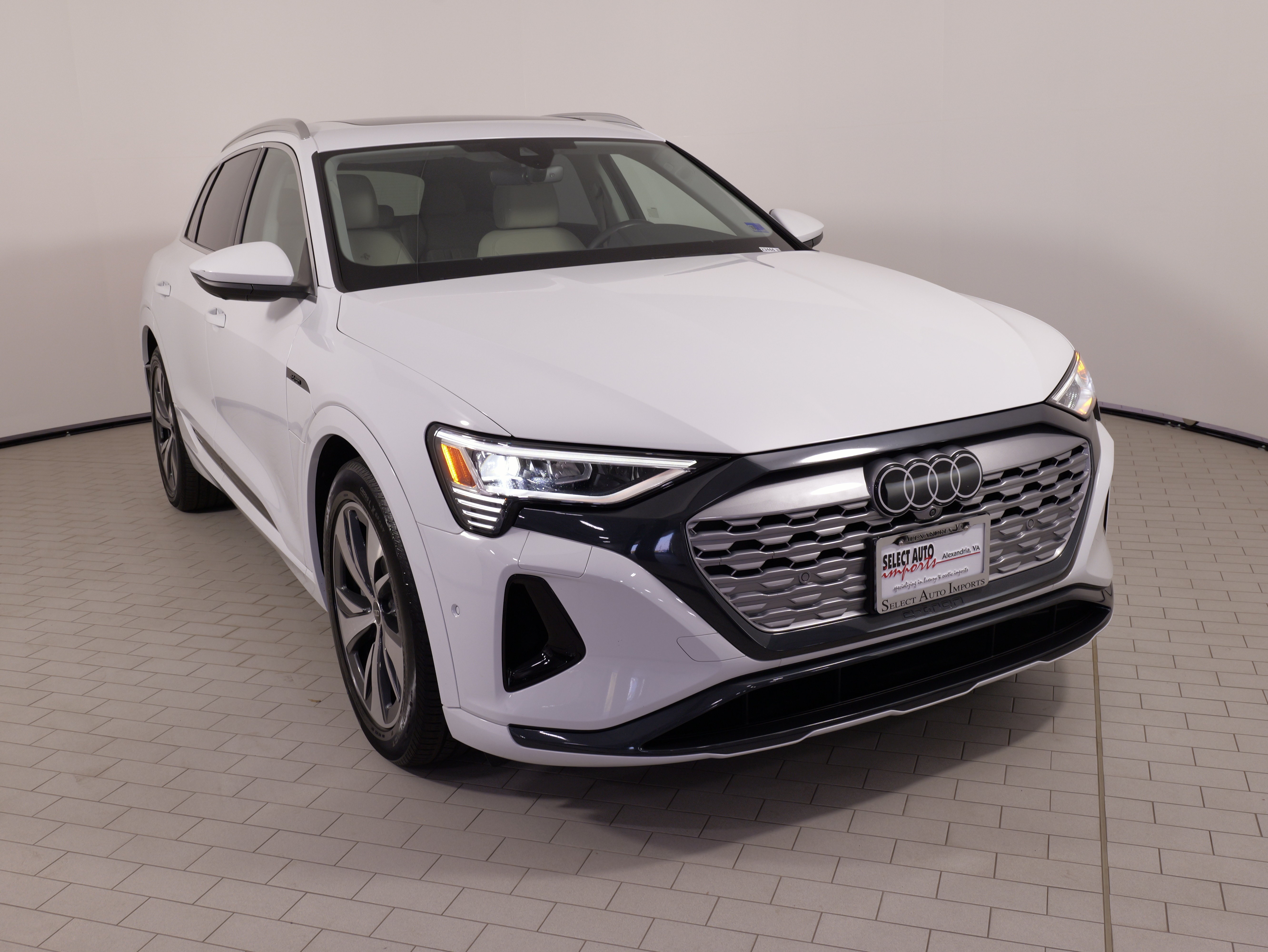 Used 2024 Audi Q8 e-tron Premium Plus w/ Premium Plus Package AWD/4WD image 5