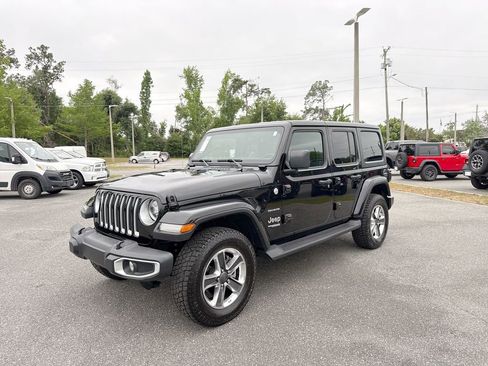 Used 2022 Jeep Wrangler Unlimited Sahara w/ LED Lighting Group AWD/4WD image 7