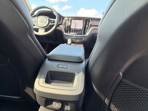 Certified 2025 Volvo V60 B5 Cross Country Plus AWD/4WD image 14
