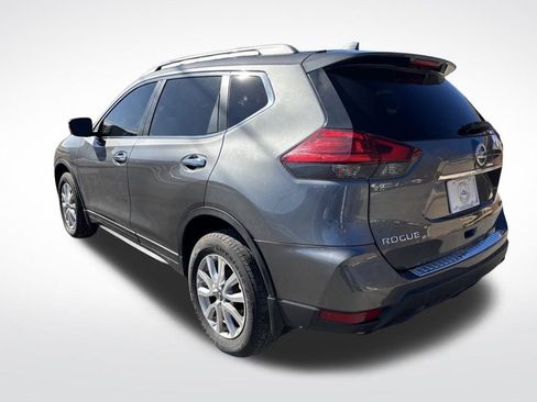 Used 2017 Nissan Rogue SV image 5