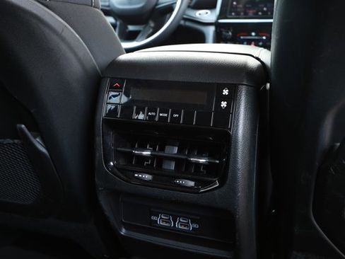 Certified 2023 Jeep Grand Cherokee L Laredo AWD/4WD image 31