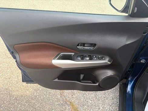 Used 2020 Nissan Kicks SR FWD image 11