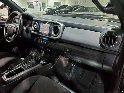 Used 2016 Toyota Tacoma TRD Sport w/ Premium & Technology Package RWD image 15