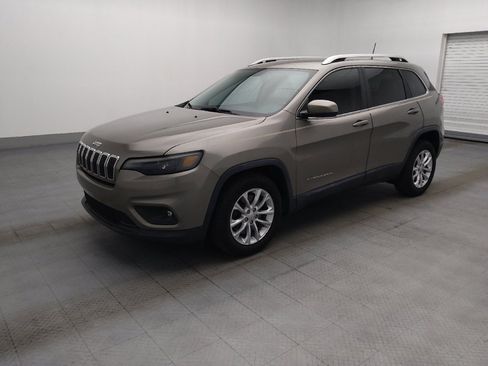 Used 2019 Jeep Cherokee Latitude w/ Popular Appearance Group FWD image 2