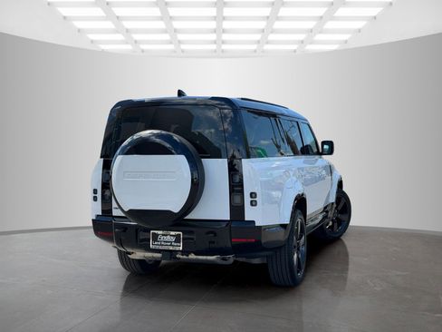 New 2026 Land Rover Defender 130 X-Dynamic SE image 5