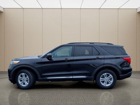 Used 2023 Ford Explorer XLT w/ Class IV Trailer Tow Package AWD/4WD image 16