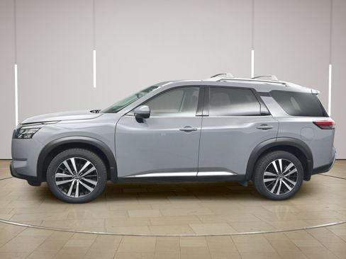 Certified 2025 Nissan Pathfinder Platinum w/ Cargo Package FWD image 4