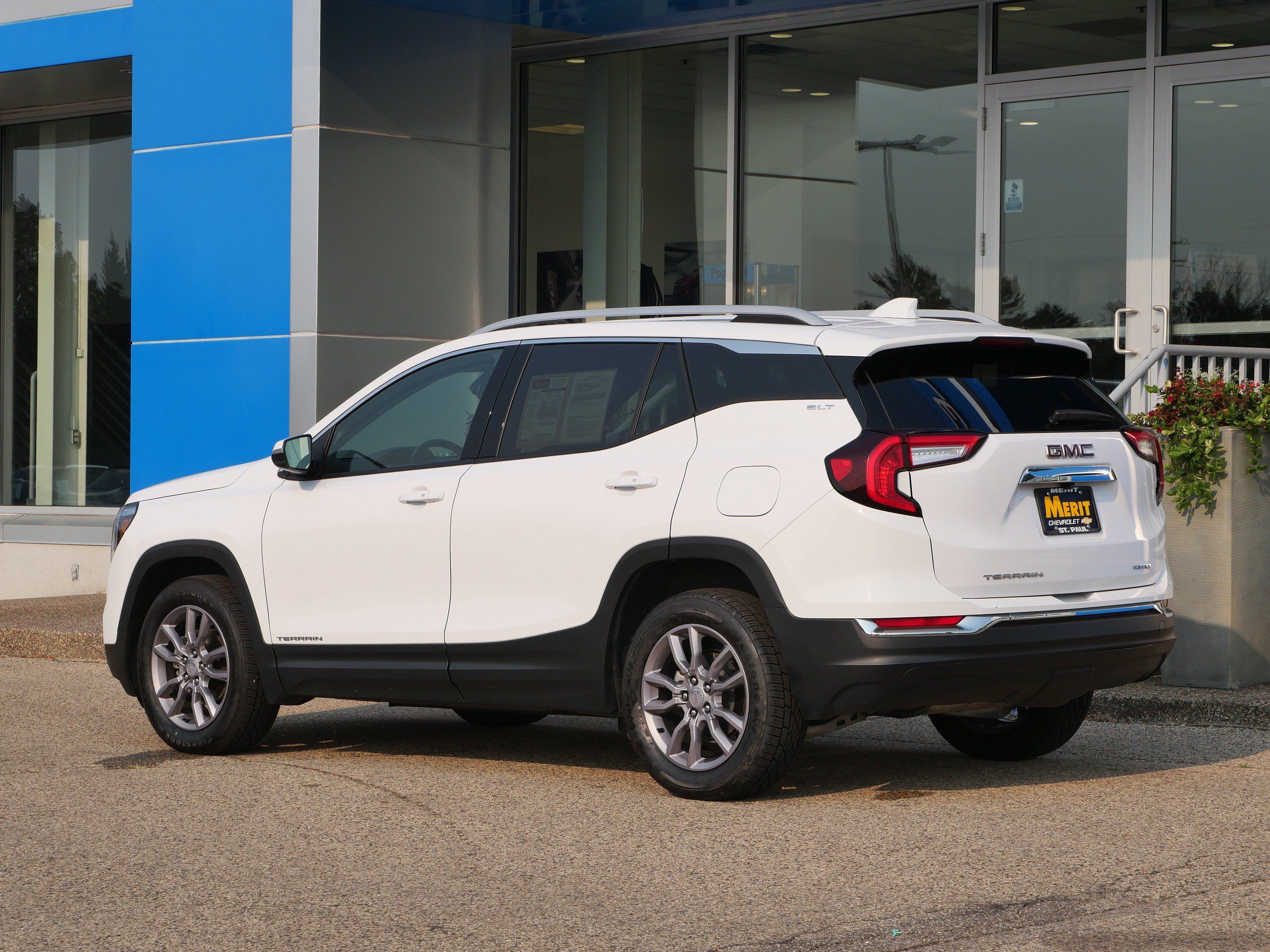Certified 2024 GMC Terrain SLT AWD/4WD image 4