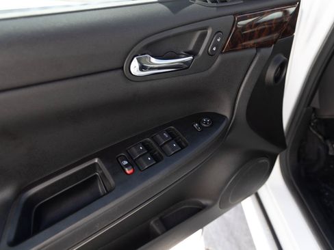 Used 2013 Chevrolet Impala LT FWD image 12