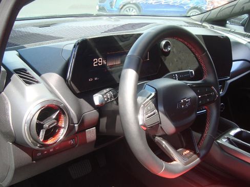 Used 2025 Chevrolet Equinox EV RS image 11