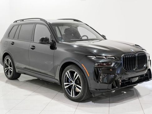 Used 2023 BMW X7 xDrive40i w/ Executive Package image 3