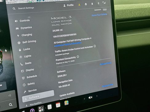 Used 2025 Tesla Model 3 Long Range AWD/4WD image 17