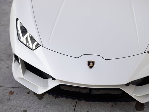 Used 2020 Lamborghini Huracan EVO image 10