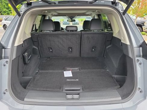 Used 2025 Nissan Rogue Platinum FWD image 9