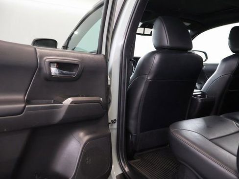 Used 2022 Toyota Tacoma TRD Sport w/ TRD Premium Sport Package AWD/4WD image 29